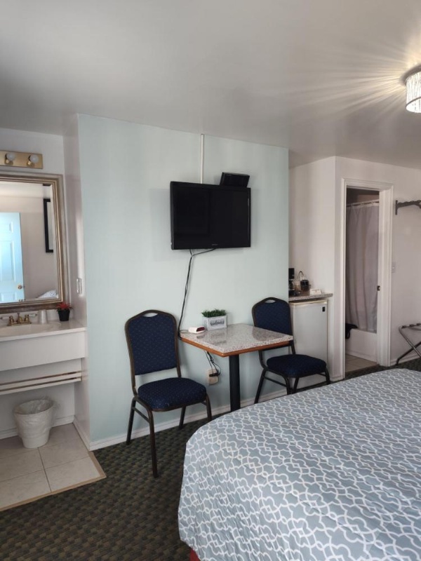 Colorado Inn Motel image 13